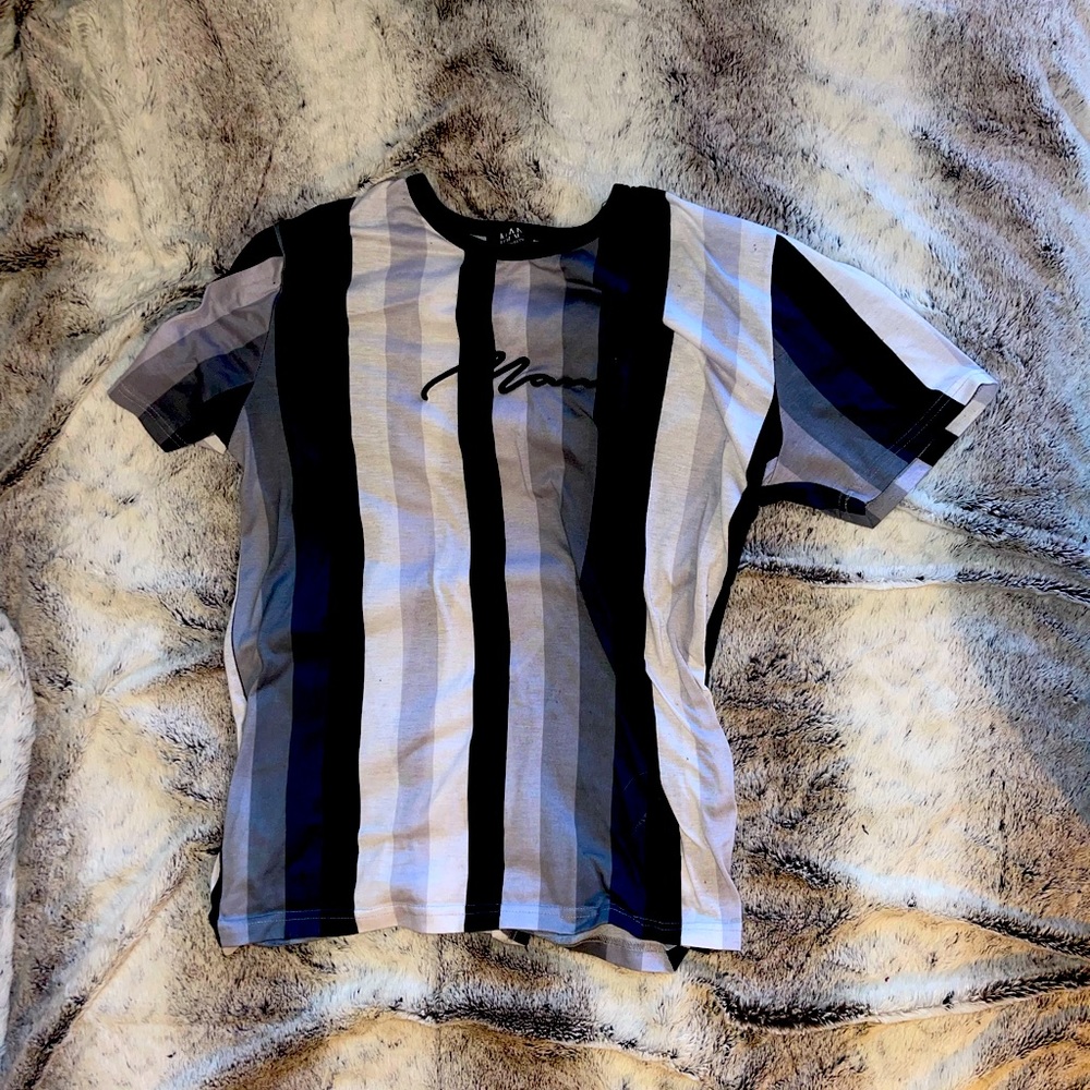 BoohooMAN Signature Vertical Stripe T-Shirt